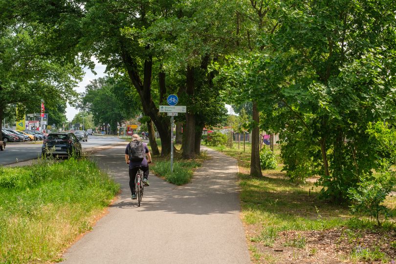 Radfahrer auf Fürstenwalder Allee