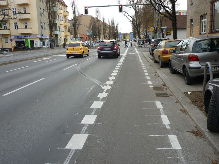 Radfahrstreifen auf Manteuffelstraße
