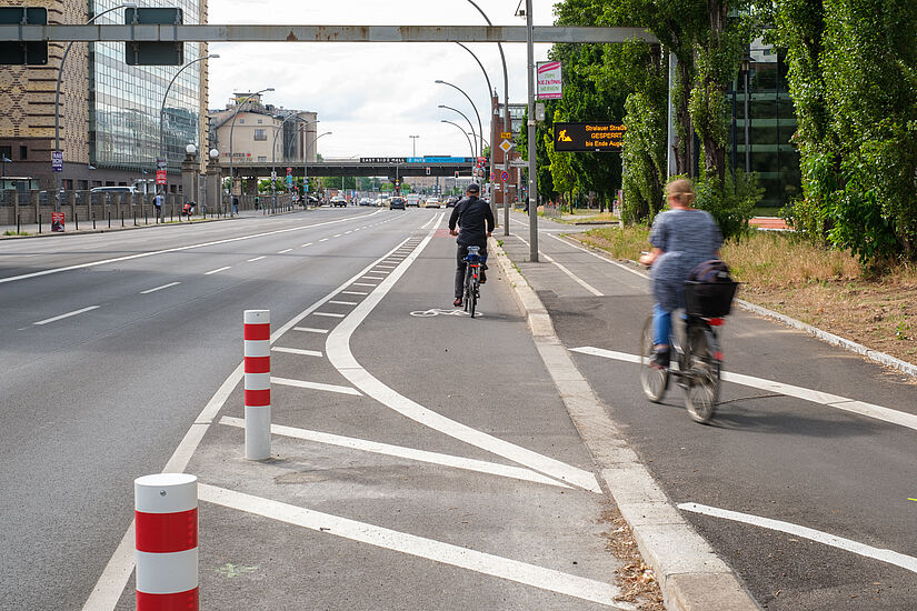 Verschwenkung von Radverkehrsanlage auf der Stralauer Allee