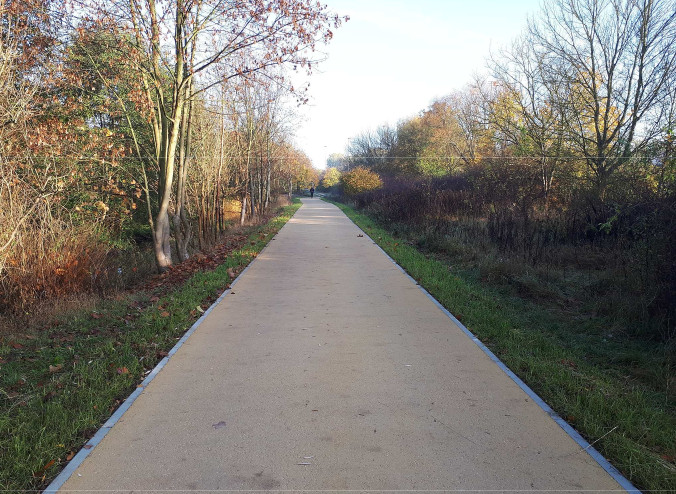 Ausgebauter Geh- und Radweg Wuhletalweg